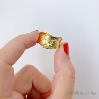 anillo dorado irregular